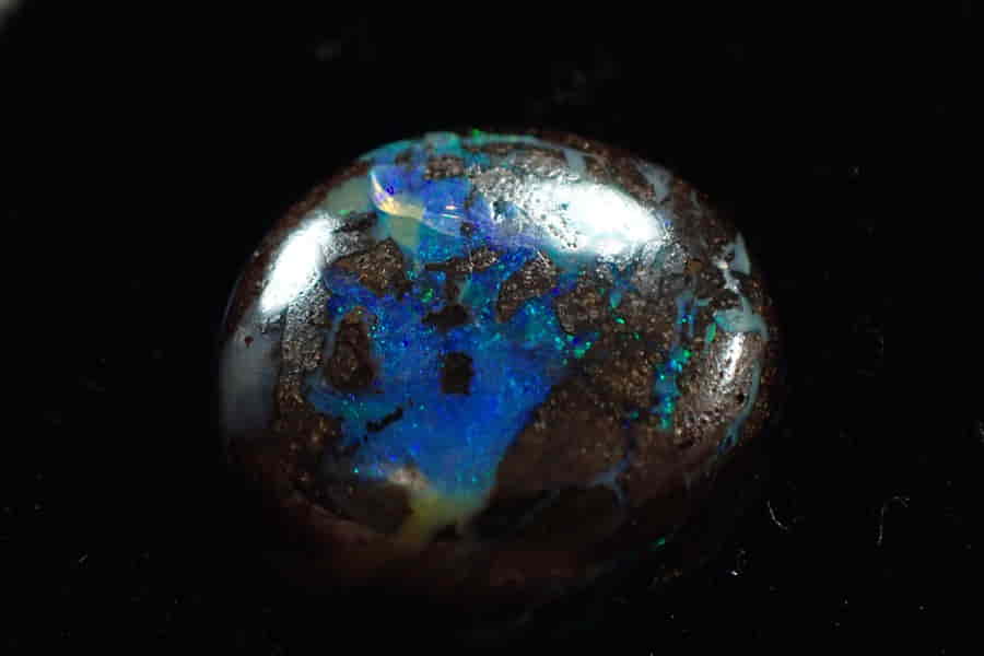 Boulder opál - Modrý, Australský opál 2,85ct 11x9x3