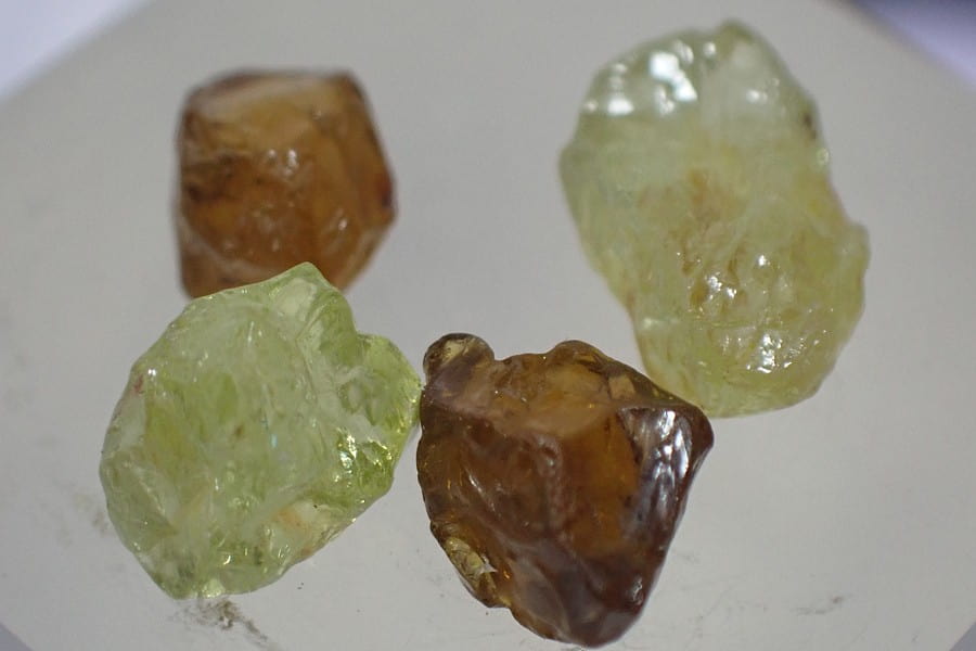 Mali garnet - grossular x andradit facet rough krystaly 4ks set